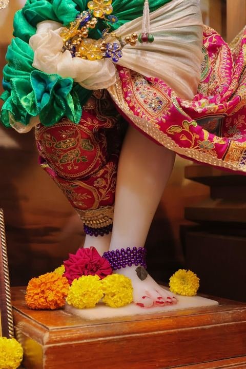 इस्कॉन सातारा येथील दर्शन — छायाचित्र २ / १६