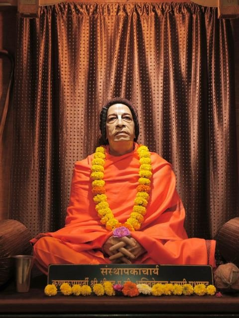 इस्कॉन सातारा येथील दर्शन — छायाचित्र ५ / १६
