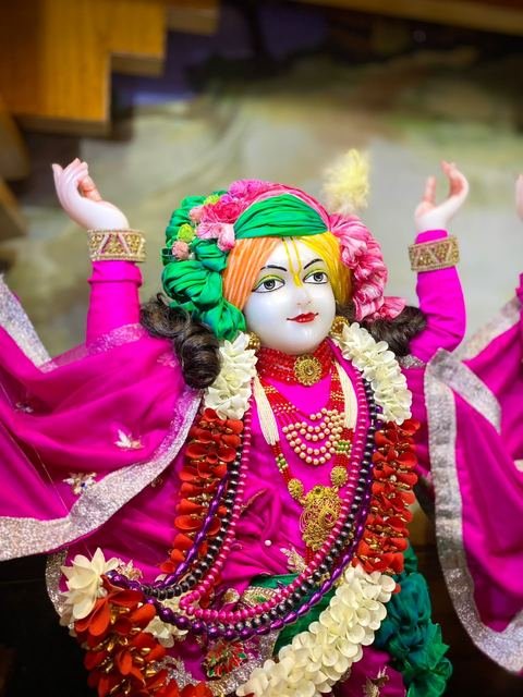 इस्कॉन सातारा येथील दर्शन — छायाचित्र ९ / १६