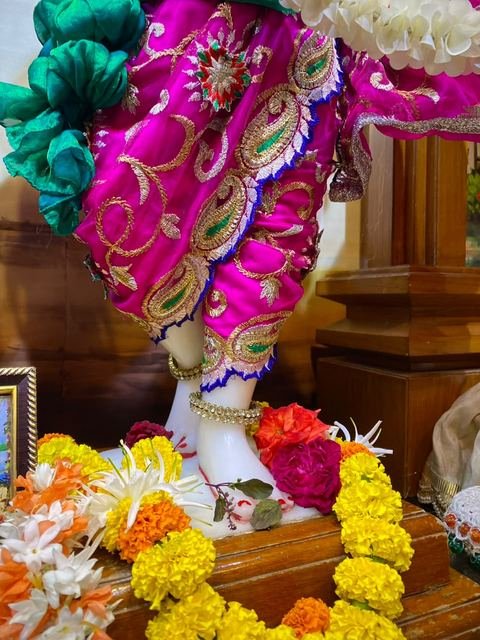 इस्कॉन सातारा येथील दर्शन — छायाचित्र १३ / १६