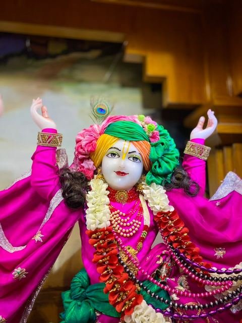 इस्कॉन सातारा येथील दर्शन — छायाचित्र १४ / १६