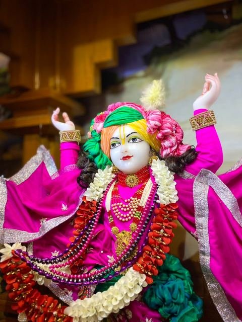 इस्कॉन सातारा येथील दर्शन — छायाचित्र १६ / १६
