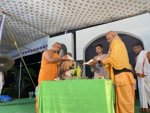 इस्कॉन सातारा येथील श्रीकृष्ण जन्माष्टमी उत्सव — छायाचित्र ५ / ५१