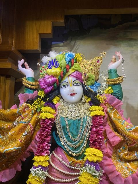 इस्कॉन सातारा येथील श्रीकृष्ण जन्माष्टमी उत्सव — छायाचित्र ६ / ५१