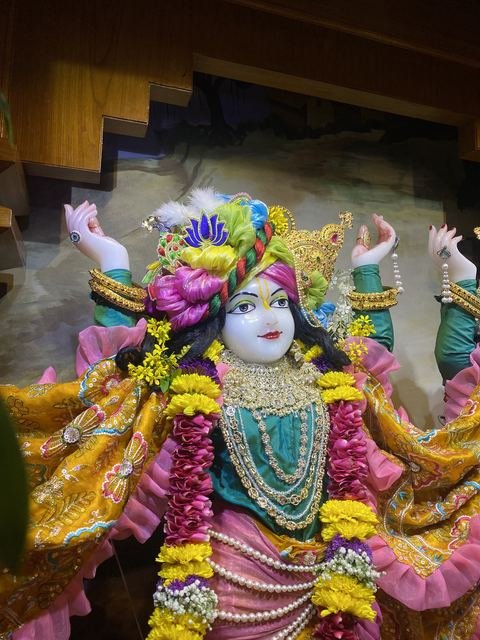इस्कॉन सातारा येथील श्रीकृष्ण जन्माष्टमी उत्सव — छायाचित्र १० / ५१