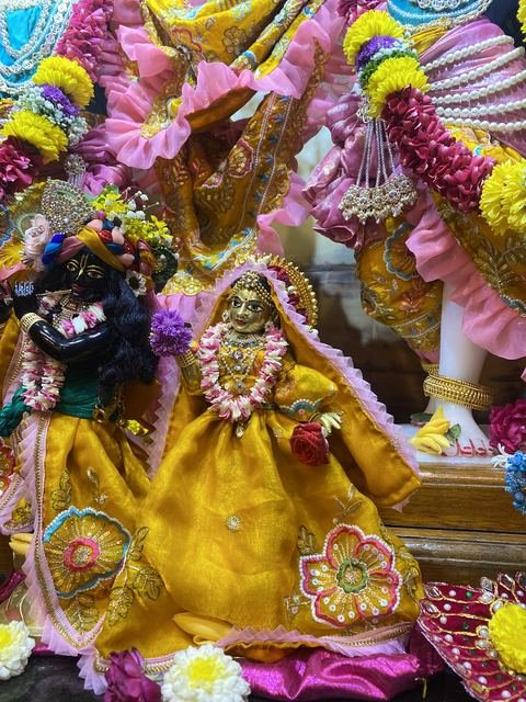 इस्कॉन सातारा येथील श्रीकृष्ण जन्माष्टमी उत्सव — छायाचित्र १९ / ५१