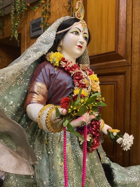इस्कॉन सातारा येथील श्रीकृष्ण जन्माष्टमी उत्सव — छायाचित्र २५ / ५१
