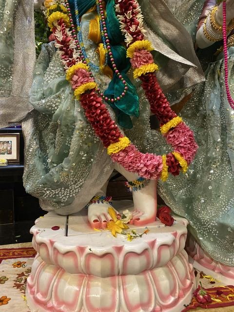 इस्कॉन सातारा येथील श्रीकृष्ण जन्माष्टमी उत्सव — छायाचित्र ३० / ५१