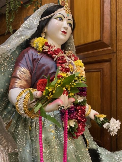 इस्कॉन सातारा येथील श्रीकृष्ण जन्माष्टमी उत्सव — छायाचित्र ३१ / ५१