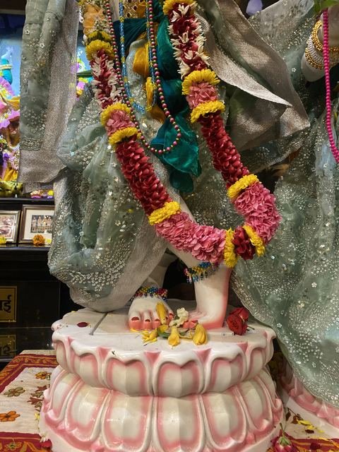 इस्कॉन सातारा येथील श्रीकृष्ण जन्माष्टमी उत्सव — छायाचित्र ३२ / ५१