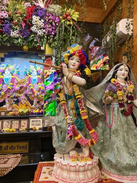 इस्कॉन सातारा येथील श्रीकृष्ण जन्माष्टमी उत्सव — छायाचित्र ३५ / ५१