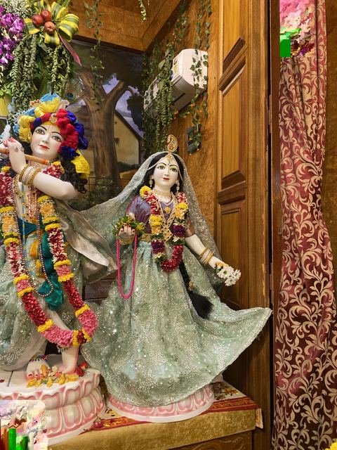 इस्कॉन सातारा येथील श्रीकृष्ण जन्माष्टमी उत्सव — छायाचित्र ३६ / ५१