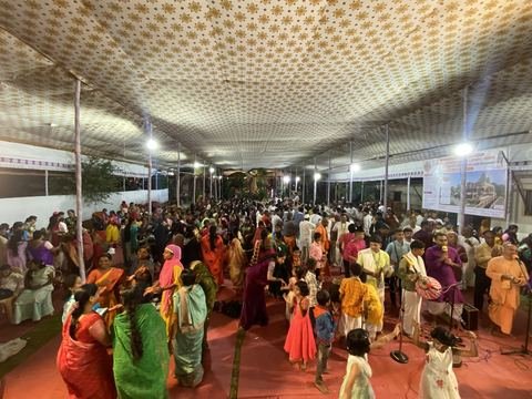 इस्कॉन सातारा येथील श्रीकृष्ण जन्माष्टमी उत्सव — छायाचित्र ५० / ५१