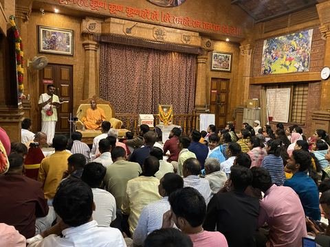 इस्कॉन सातारा येथील साप्ताहिक सत्संग — छायाचित्र २ / ९