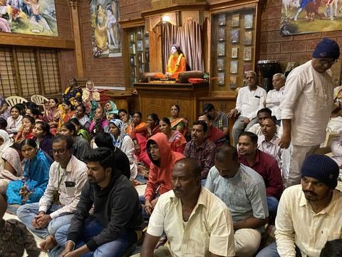 इस्कॉन सातारा येथील साप्ताहिक सत्संग — छायाचित्र ३ / ९