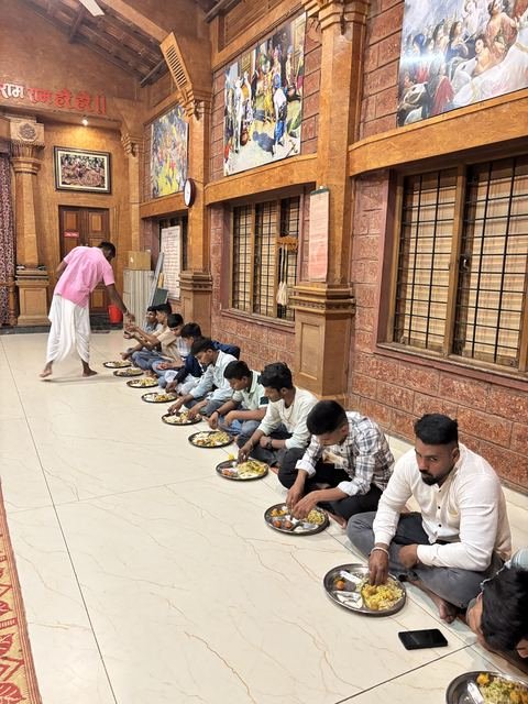 इस्कॉन सातारा येथील युवा कार्यक्रम — छायाचित्र ७ / १७