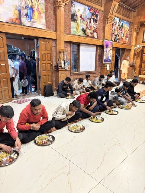 इस्कॉन सातारा येथील युवा कार्यक्रम — छायाचित्र ८ / १७