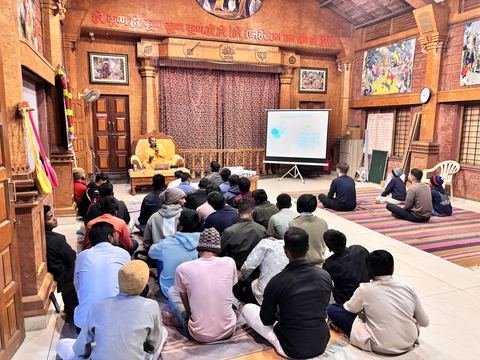 इस्कॉन सातारा येथील युवा कार्यक्रम — छायाचित्र ११ / १७
