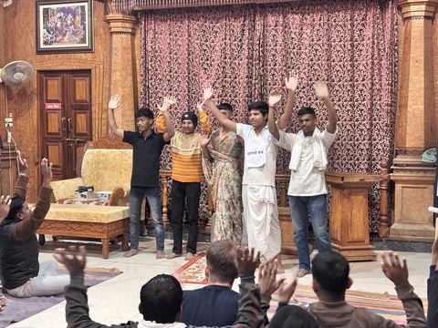 इस्कॉन सातारा येथील युवा कार्यक्रम — छायाचित्र १२ / १७